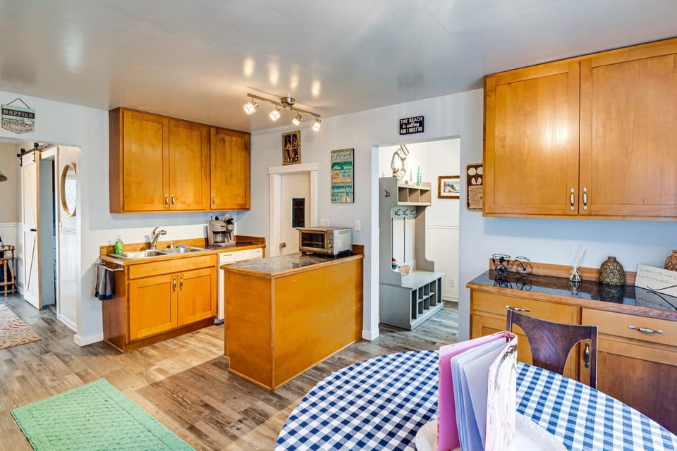 'Blackberry Cottage' w/ Yard Near Westport & Beach House in Grayland