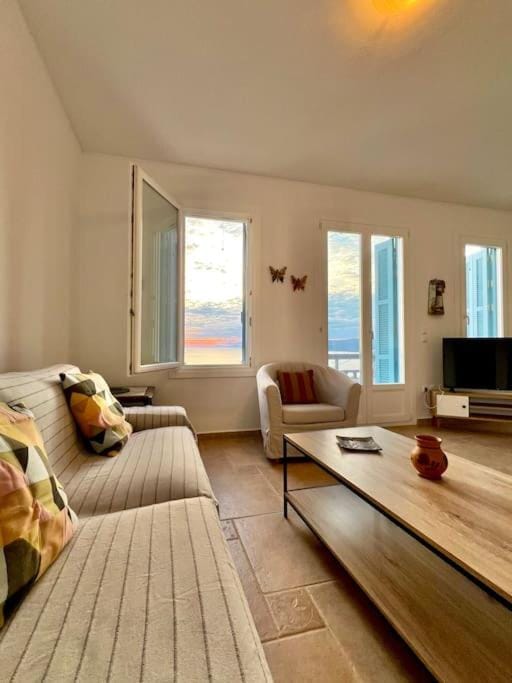 TV and multimedia, Living room, Photo of the whole room, Seating area