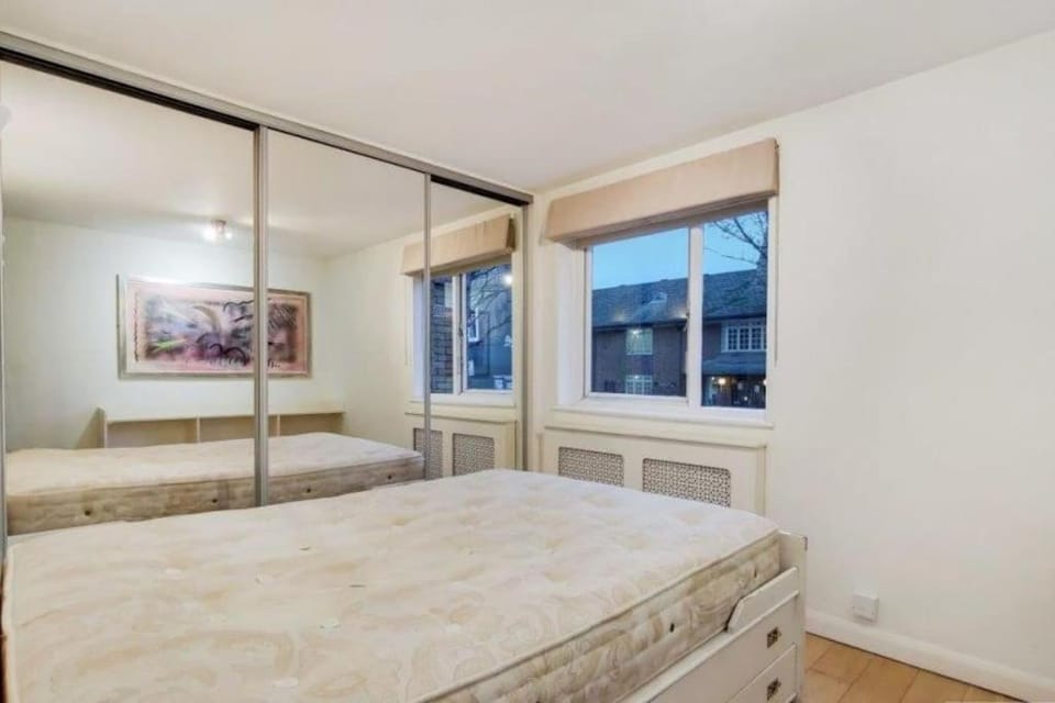 Spacious 3 Bedroom Portobello Apartment with Patio Apartment in City of Westminster