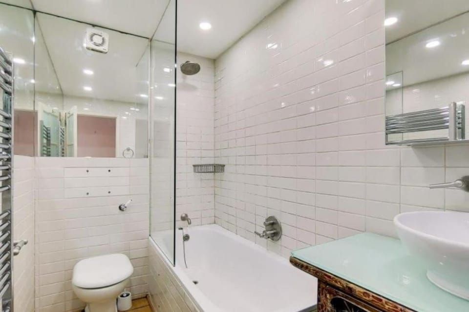 Spacious 3 Bedroom Portobello Apartment with Patio Apartment in City of Westminster