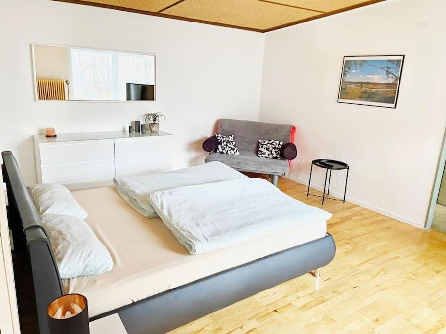 Bed, Living room, Photo of the whole room, Bedroom