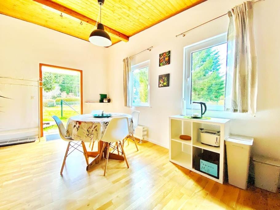Kitchen or kitchenette, Seating area, Dining area