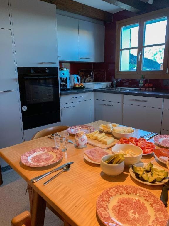 Familienzimmer mit Bergblick Vacation rental in Nidwalden