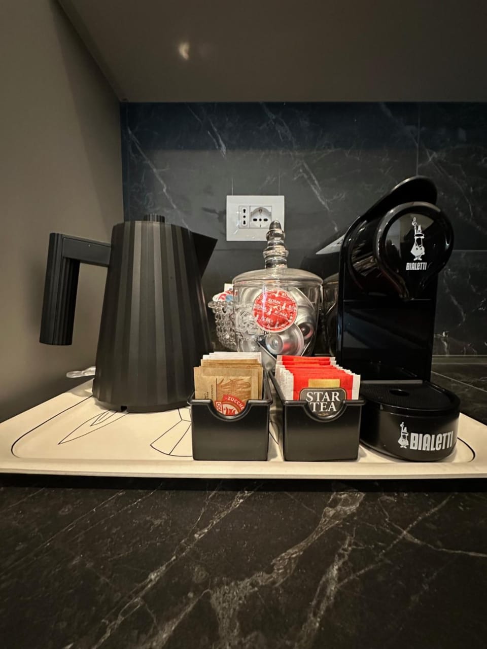 Coffee/tea facilities, Kitchen or kitchenette, Food and drinks