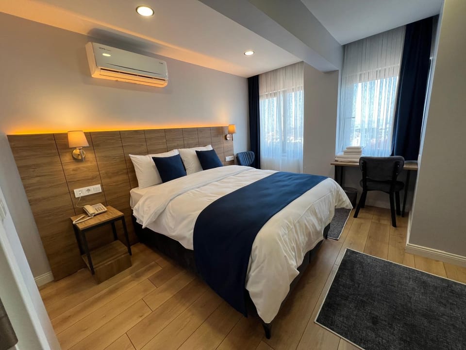 Bed, Photo of the whole room, Bedroom, air conditioner