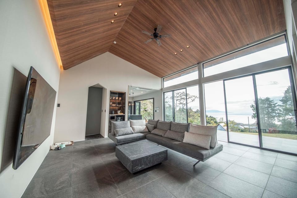 Communal lounge/ TV room, TV and multimedia, Living room, Seating area