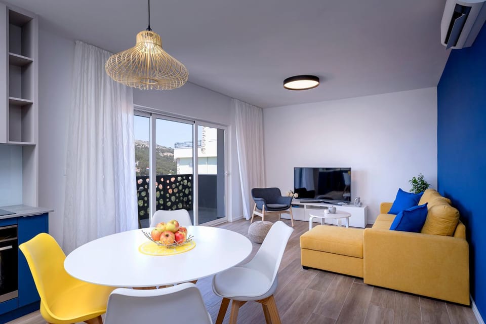 TV and multimedia, Balcony/Terrace, Living room, Dining area, air conditioner