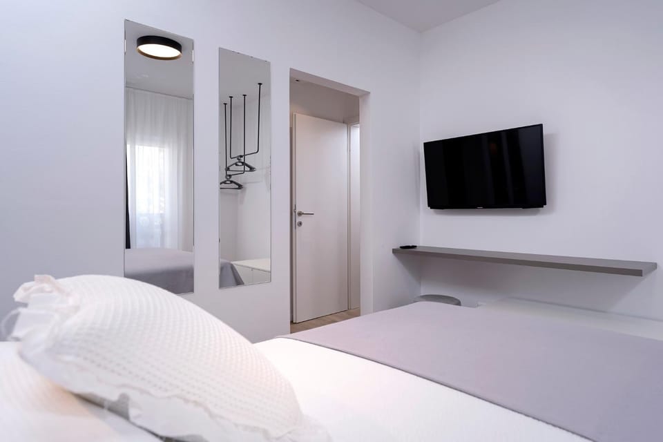 TV and multimedia, Bedroom, air conditioner