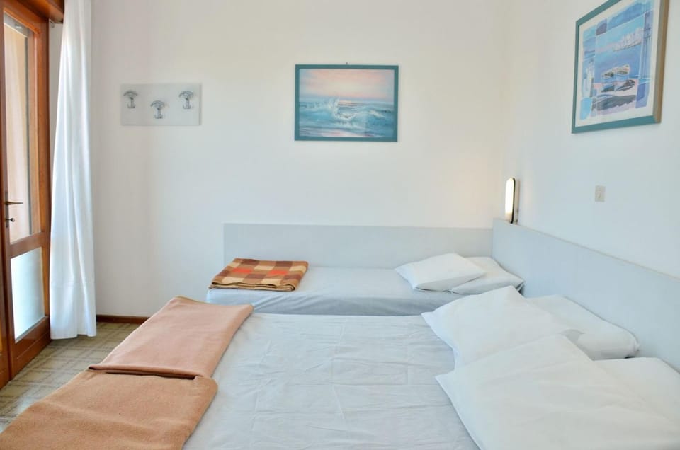 Bed, Decorative detail, Bedroom