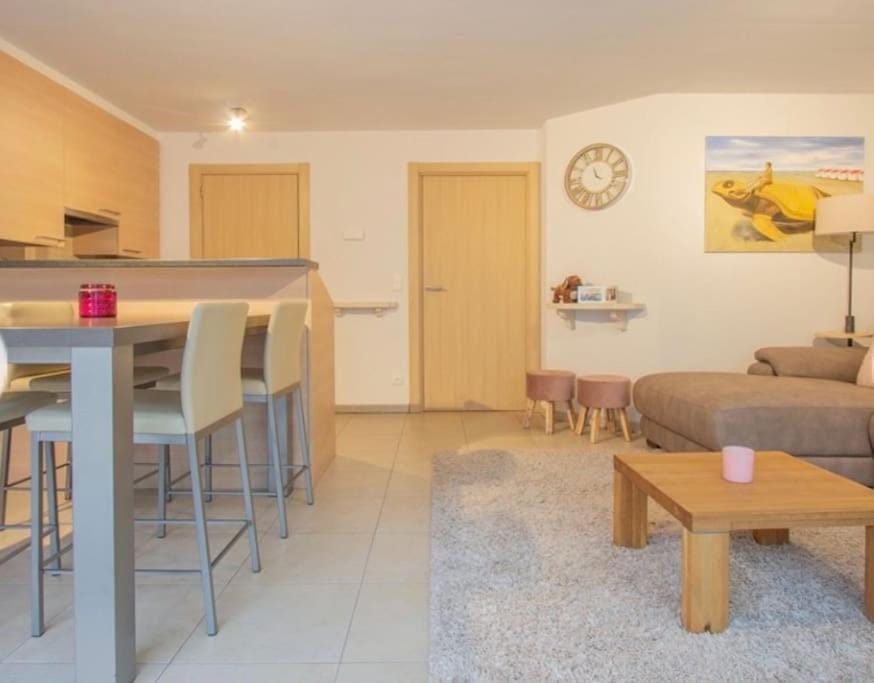 Modern ingericht appartement Apartment in Koksijde