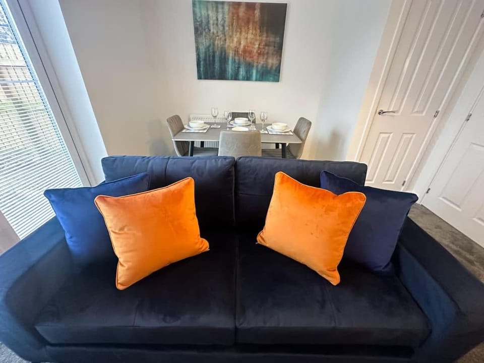 The Avenue by Blue Skies Stays House in England