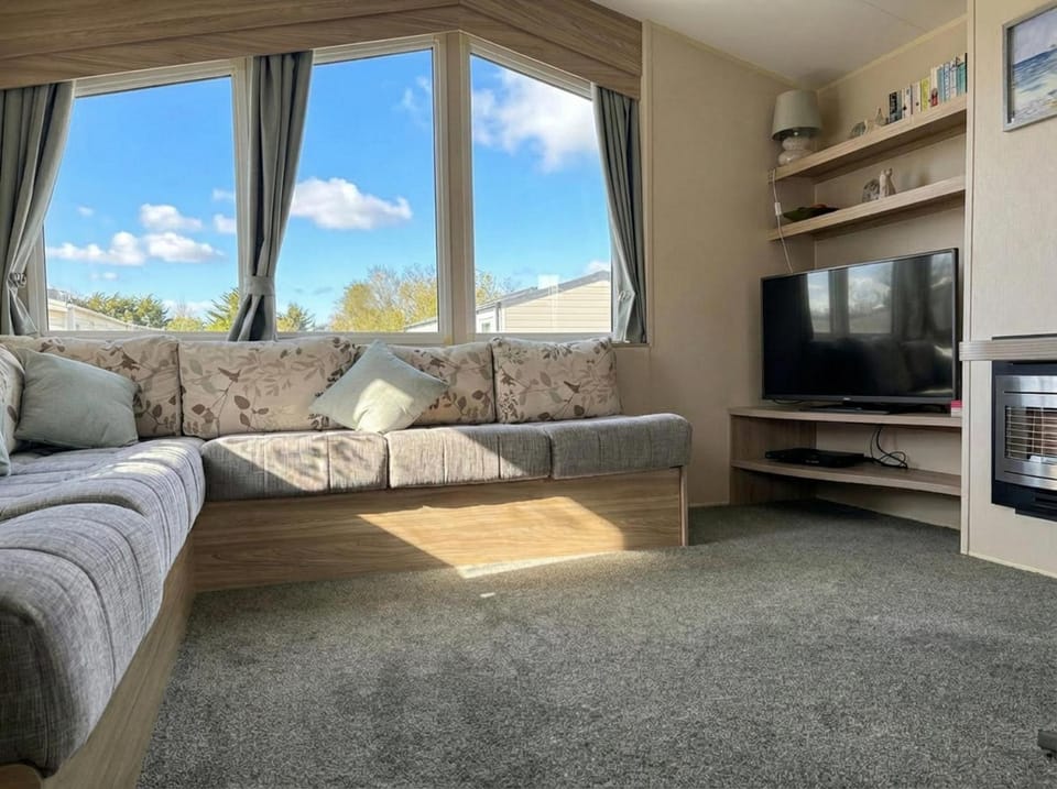 Prime lakeside caravan at Haven Golden Sands Chalet in England