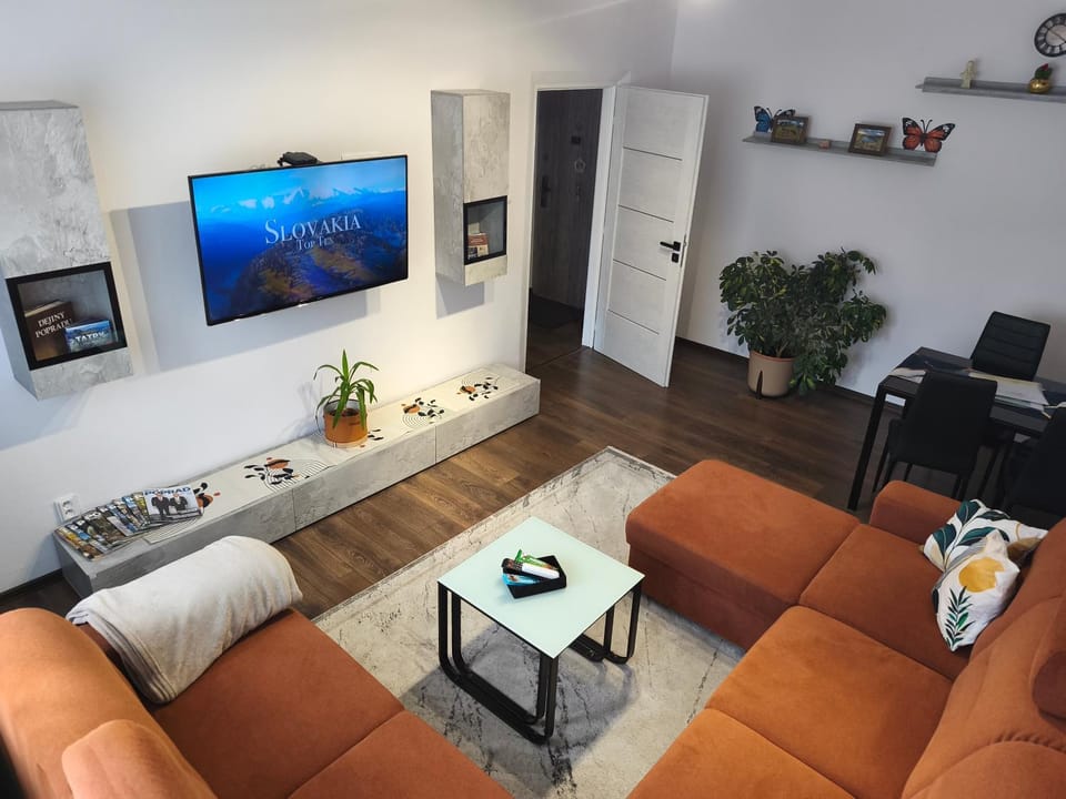 Communal lounge/ TV room, TV and multimedia, Living room