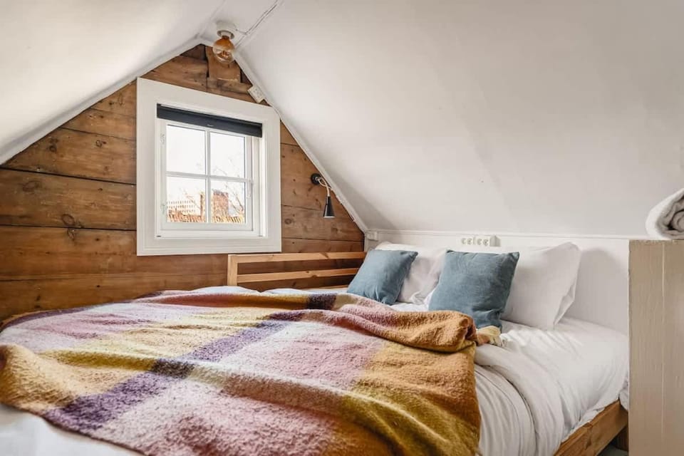 Dinbnb Apartments I Family Dream in Bergen I Playroom I Private Garden House in Bergen