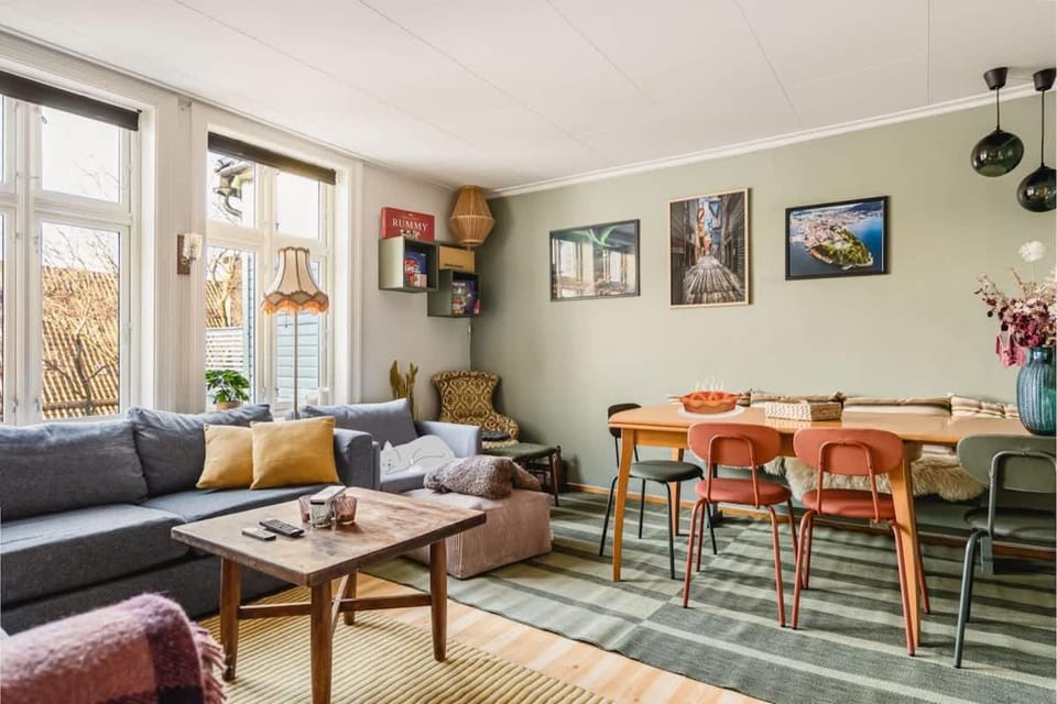 Dinbnb Apartments I Family Dream in Bergen I Playroom I Private Garden House in Bergen