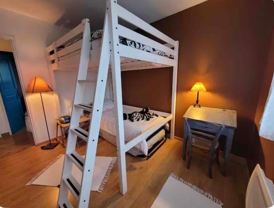 La Cabane Farwest Plein pied vue PIN proche LAC House in Nouvelle-Aquitaine