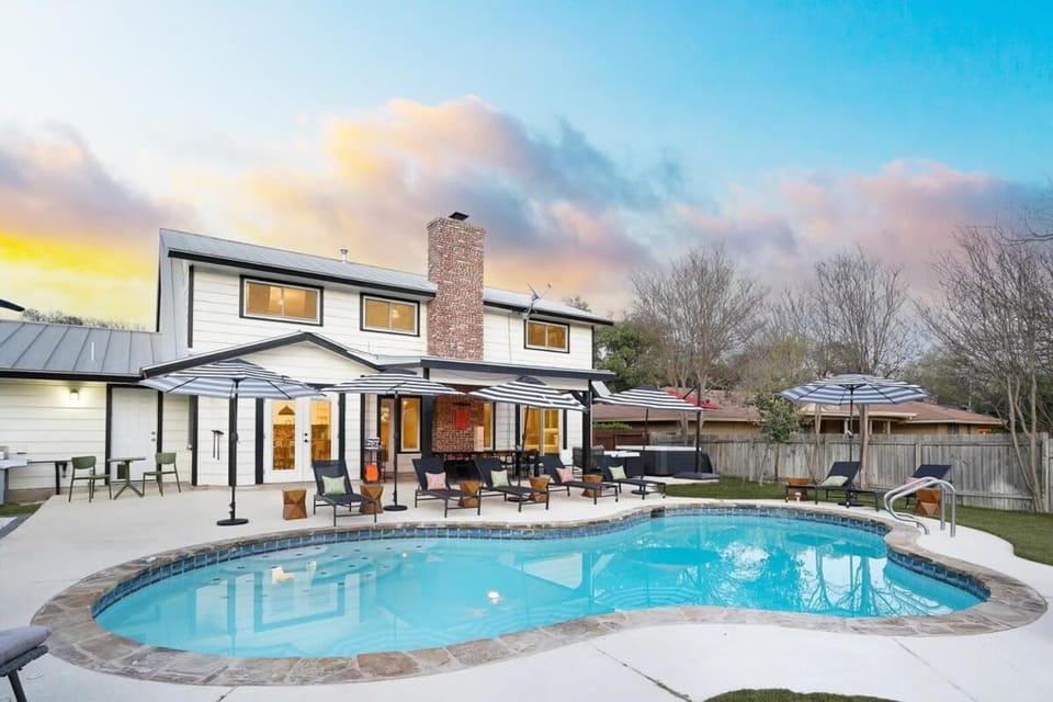 Large Pool&Mini Golf HotTub Near Alamo&Riverwalk House in San Antonio