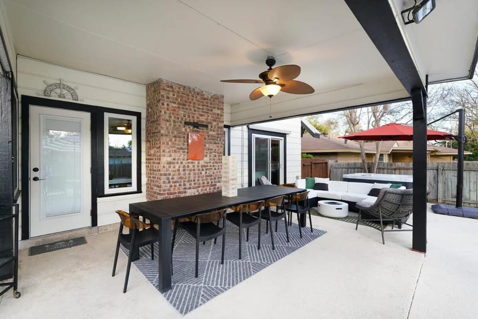 Large Pool&Mini Golf HotTub Near Alamo&Riverwalk House in San Antonio