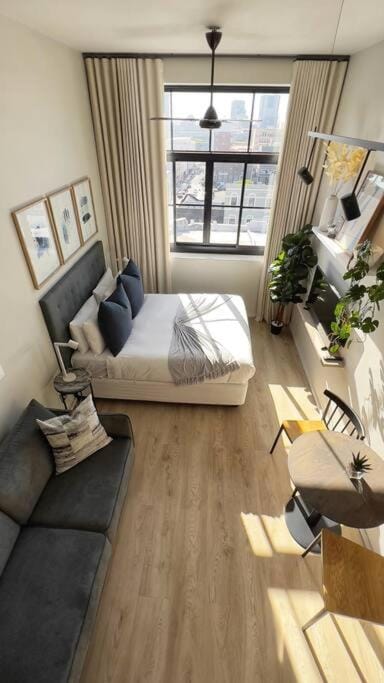 Luxury Studio / Co_Living / City Views Apartment in Cape Town