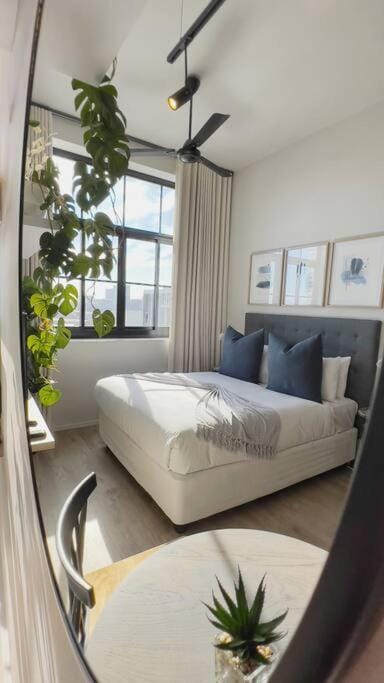 Luxury Studio / Co_Living / City Views Apartment in Cape Town