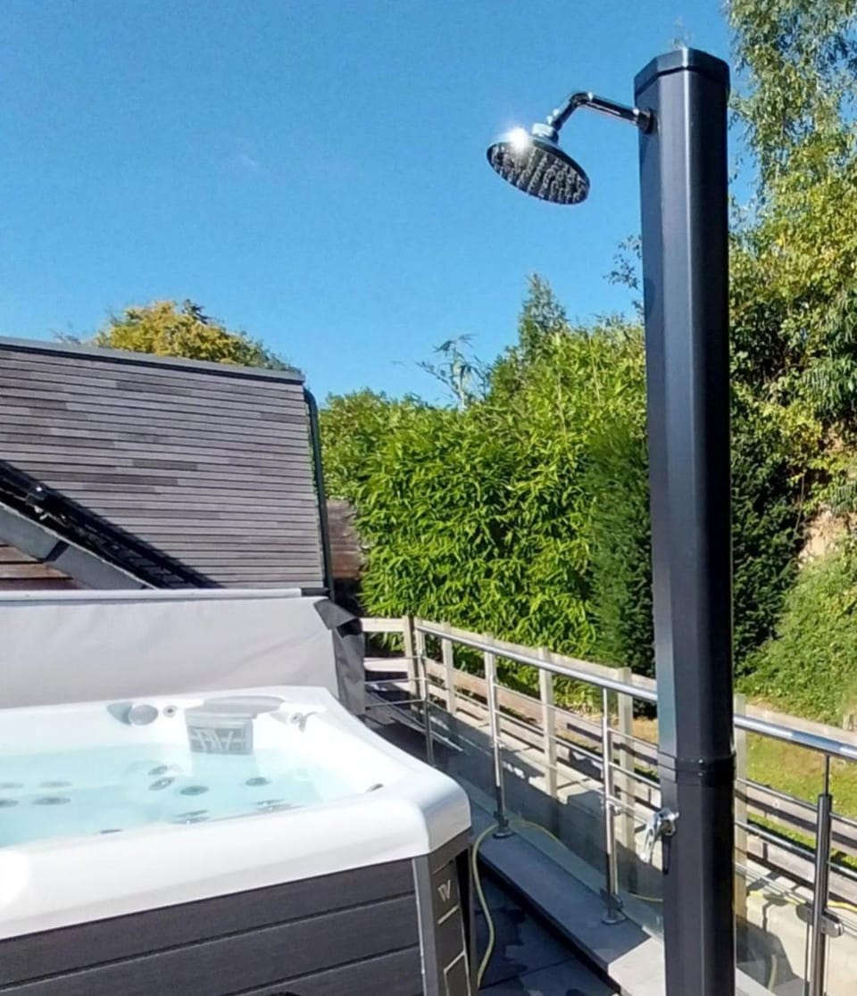 Shower, Hot Tub