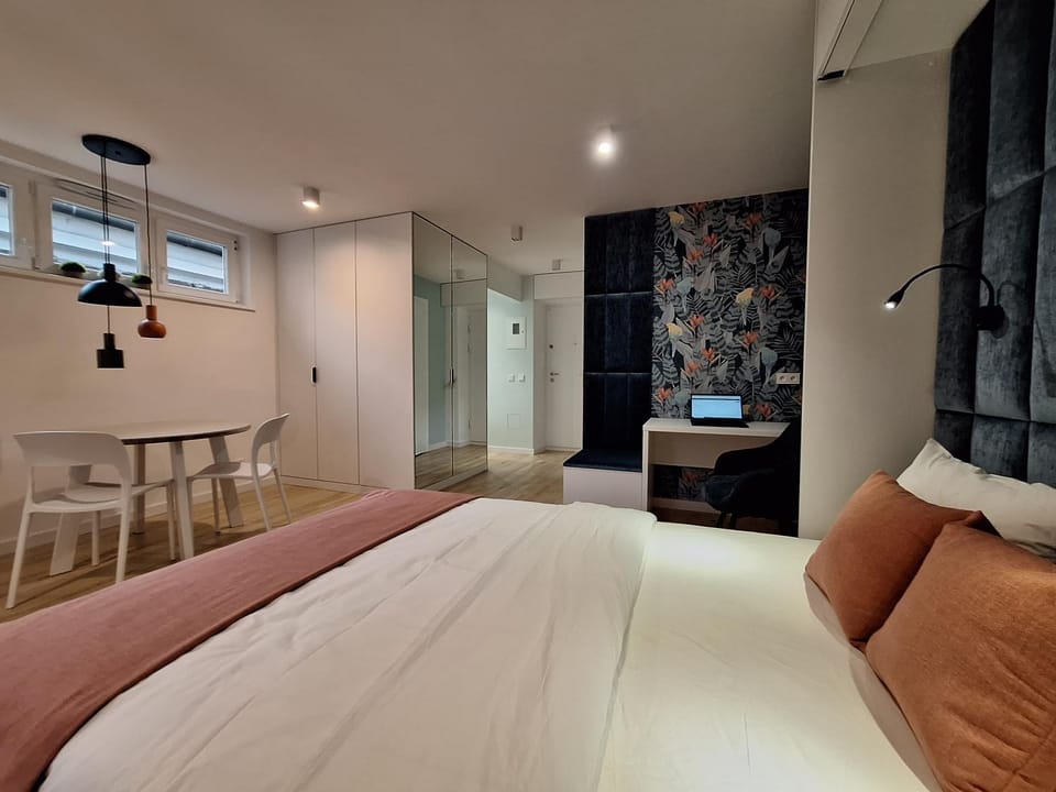 Bed, Living room