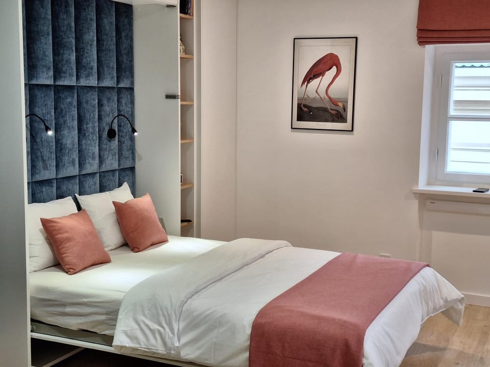 Bed, Living room