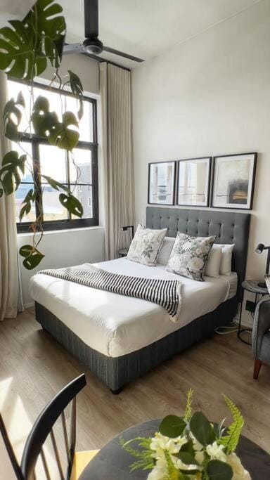 Luxury Tiny Apartment / Co_Living / City Views Apartment in Cape Town