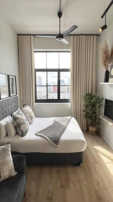 Luxury Tiny Apartment / Co_Living / City Views Apartment in Cape Town