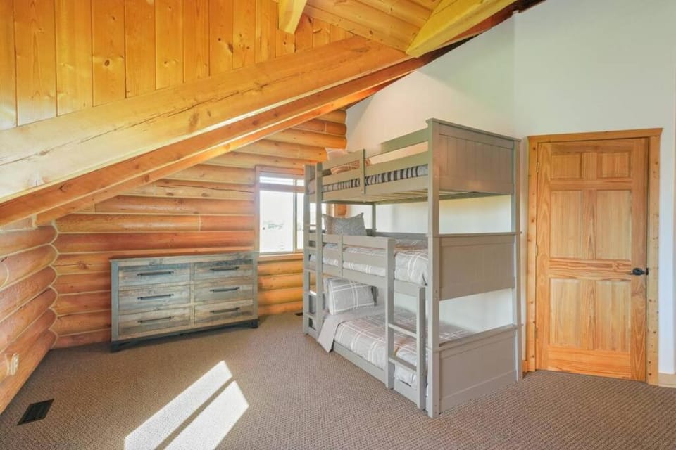 Bed, Photo of the whole room, Bedroom, bunk bed