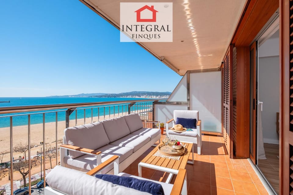 Property building, Off site, Balcony/Terrace