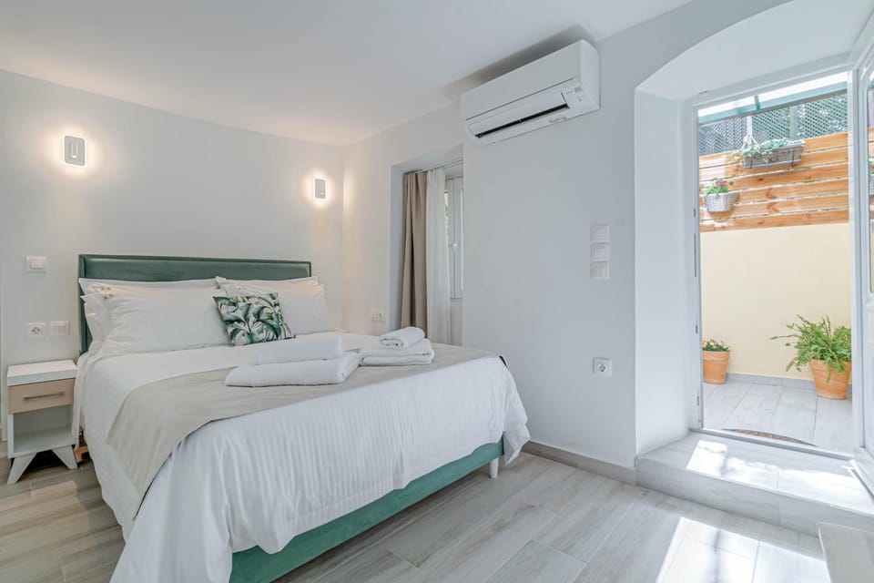 Bed, Photo of the whole room, Bedroom, air conditioner