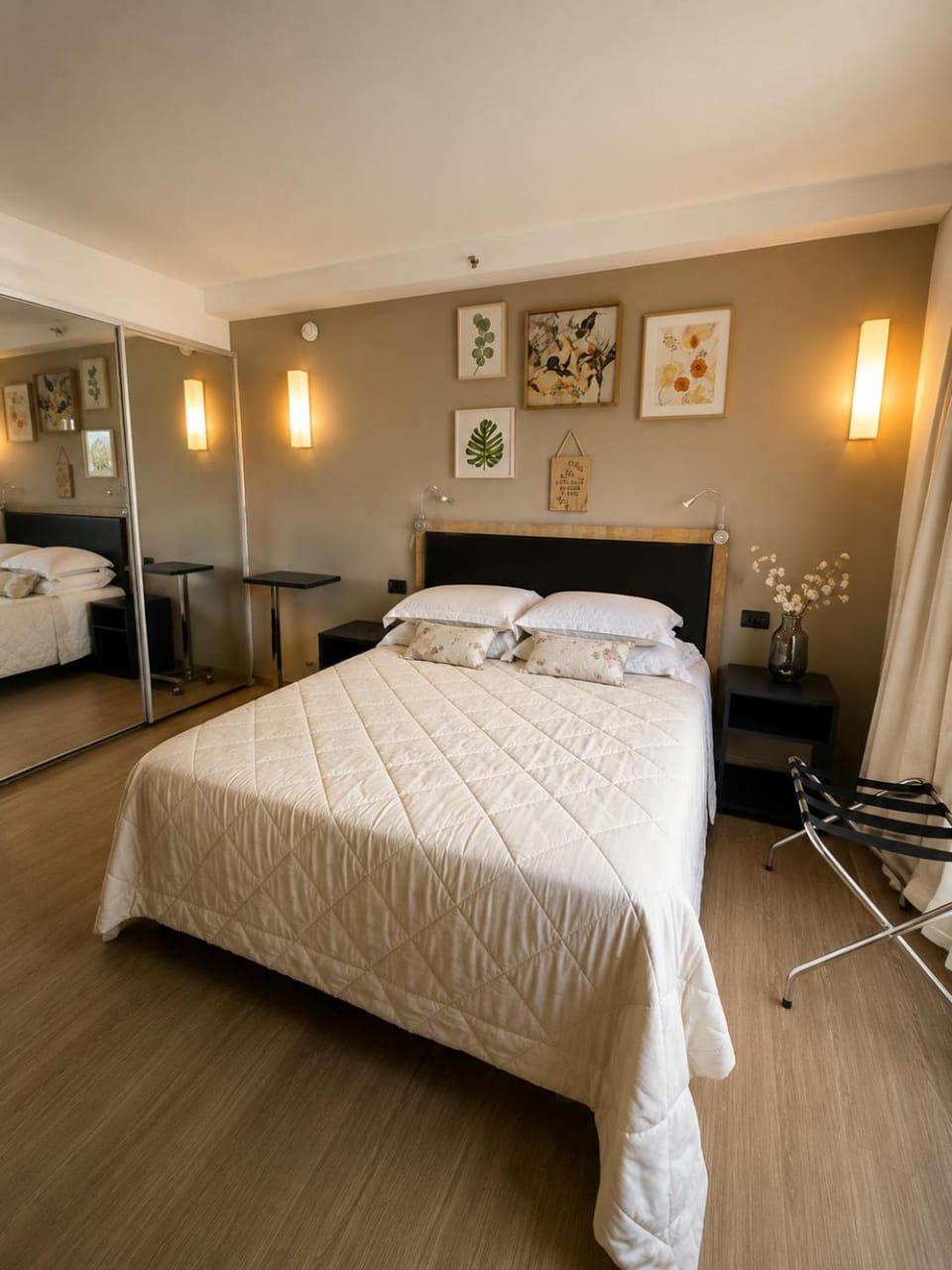 Photo of the whole room, Bedroom