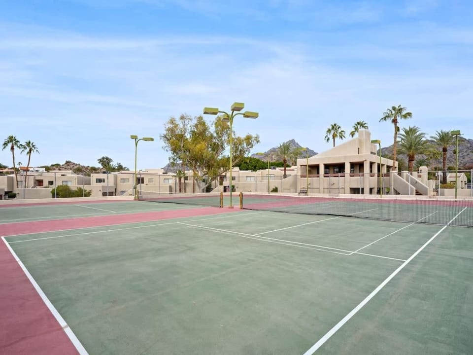 Biltmore Bliss - Pool - Gym - Tennis/Pickle Ball House in Phoenix