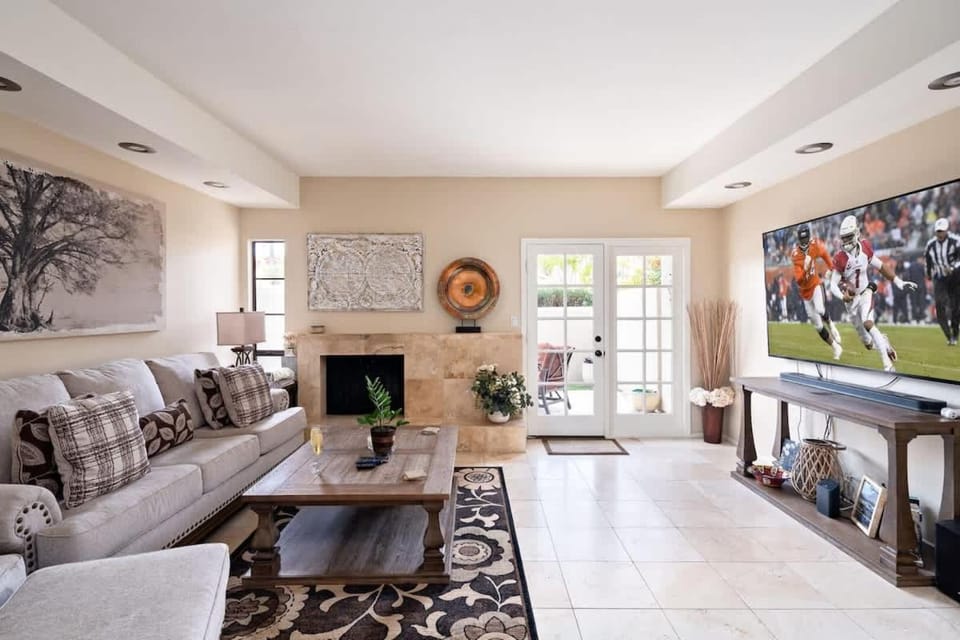 Biltmore Bliss - Pool - Gym - Tennis/Pickle Ball House in Phoenix