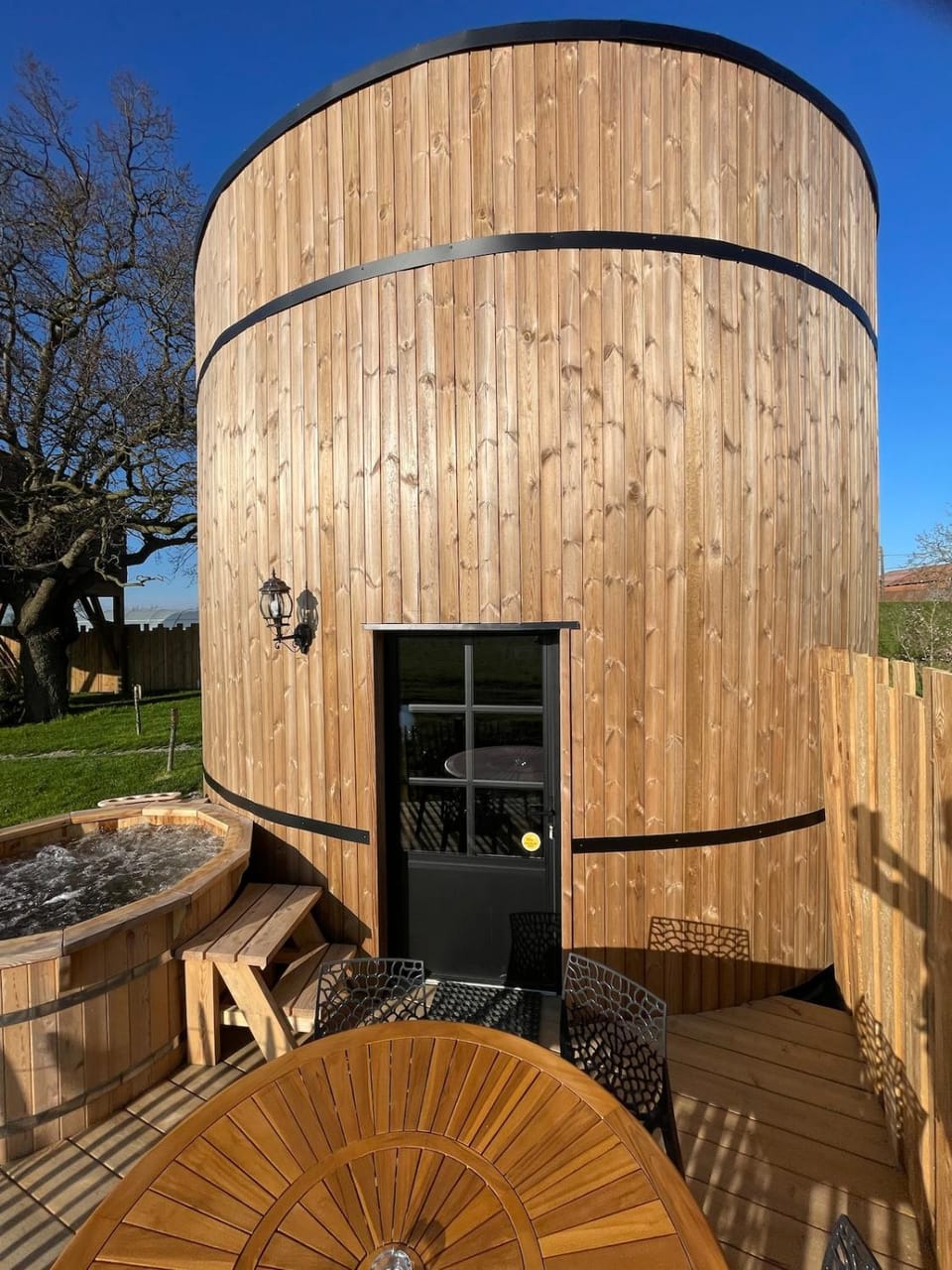 La Cabane Tonneau - Les Pieds dans le Pré Country House in Pays de la Loire