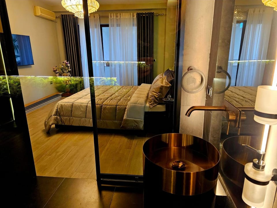 Shower, Toilet, Bed, Bathroom, heating