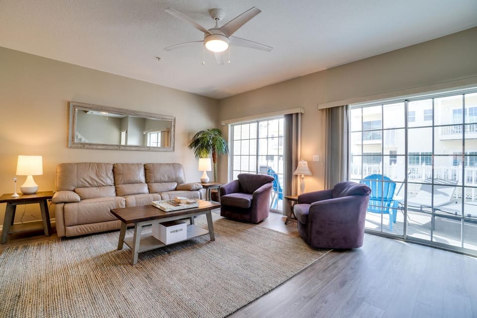 Updated 3 Bedroom Townhome, Steps to the Beach with Views from the Balcony House in Bradenton Beach