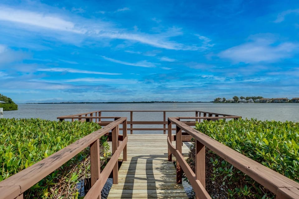 Updated 3 Bedroom Townhome, Steps to the Beach with Views from the Balcony House in Bradenton Beach
