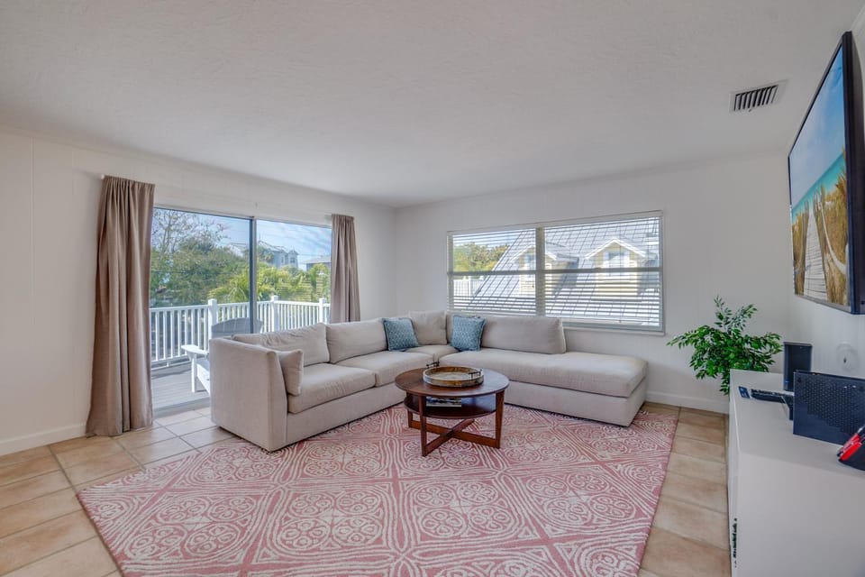 Two-unit home on AMI, 40 steps to beach entrance House in Anna Maria Island