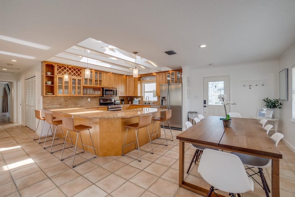 Two-unit home on AMI, 40 steps to beach entrance House in Anna Maria Island