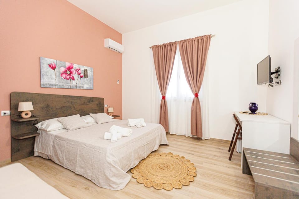 Bed, Photo of the whole room, Bedroom, towels, air conditioner