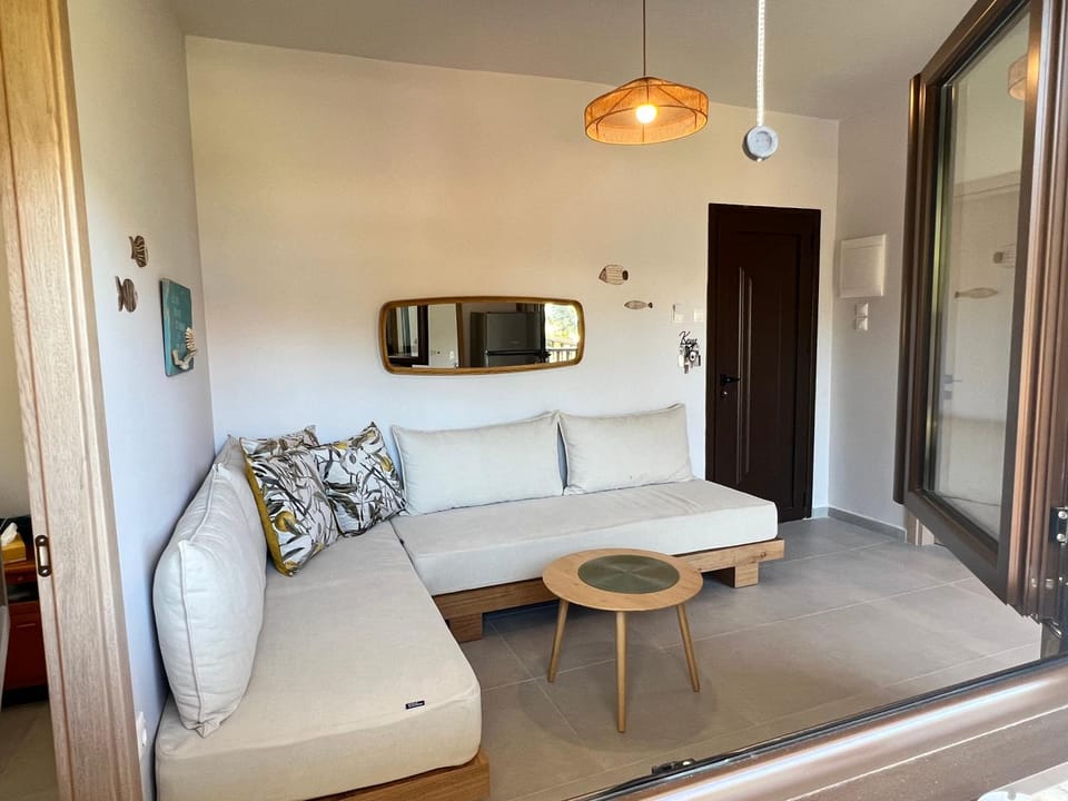 Photo of the whole room, Seating area