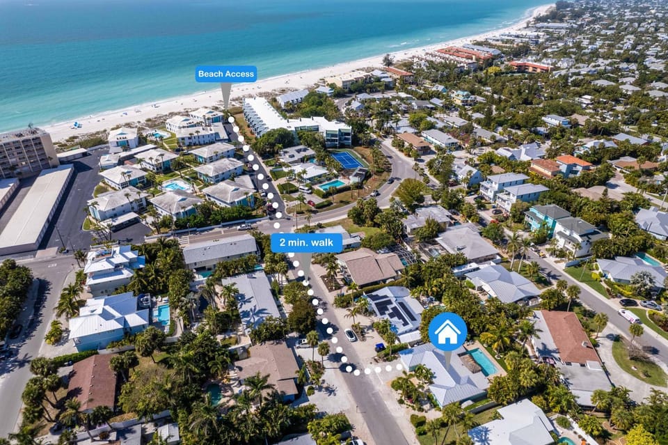 3 min walk to the beach with large private pool House in Holmes Beach
