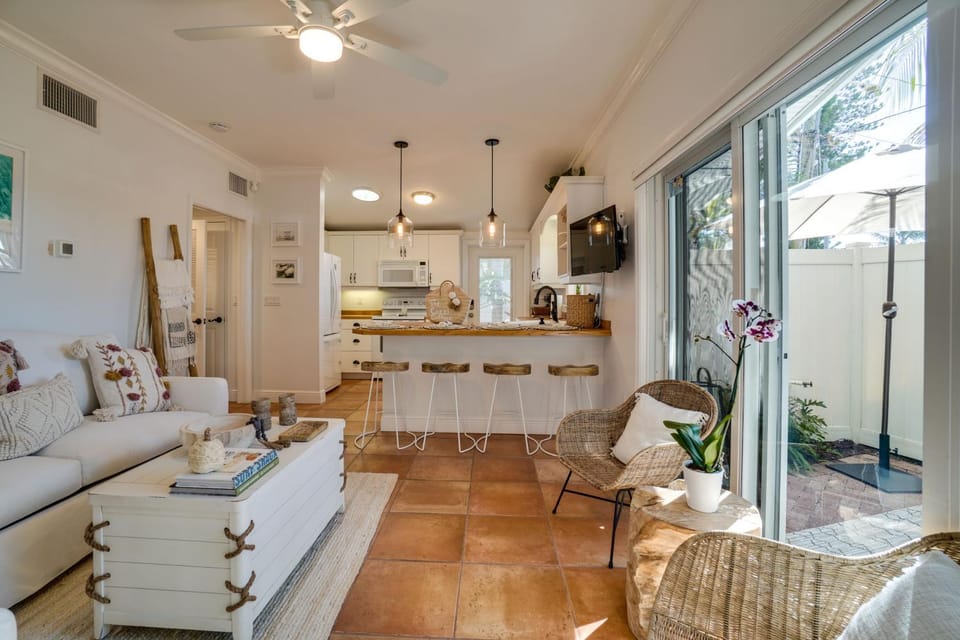 Cozzi Cottage located only steps to the white sandy beaches complete with rooftop terrace House in Holmes Beach