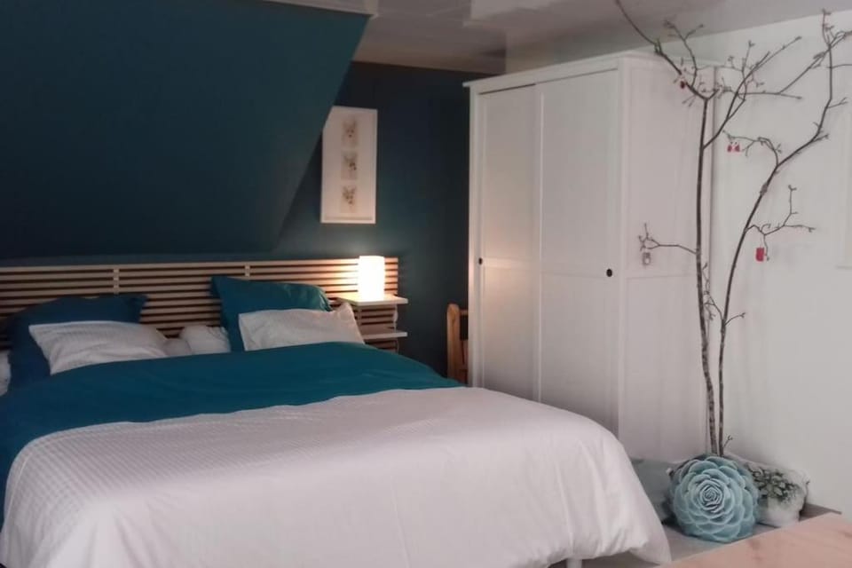 Bed, Photo of the whole room