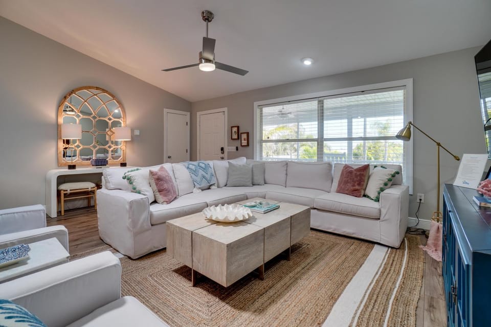 Golf Cart included Luxurious Outdoor Living with Putting Green and Outdoor Kitchen House in Anna Maria Island
