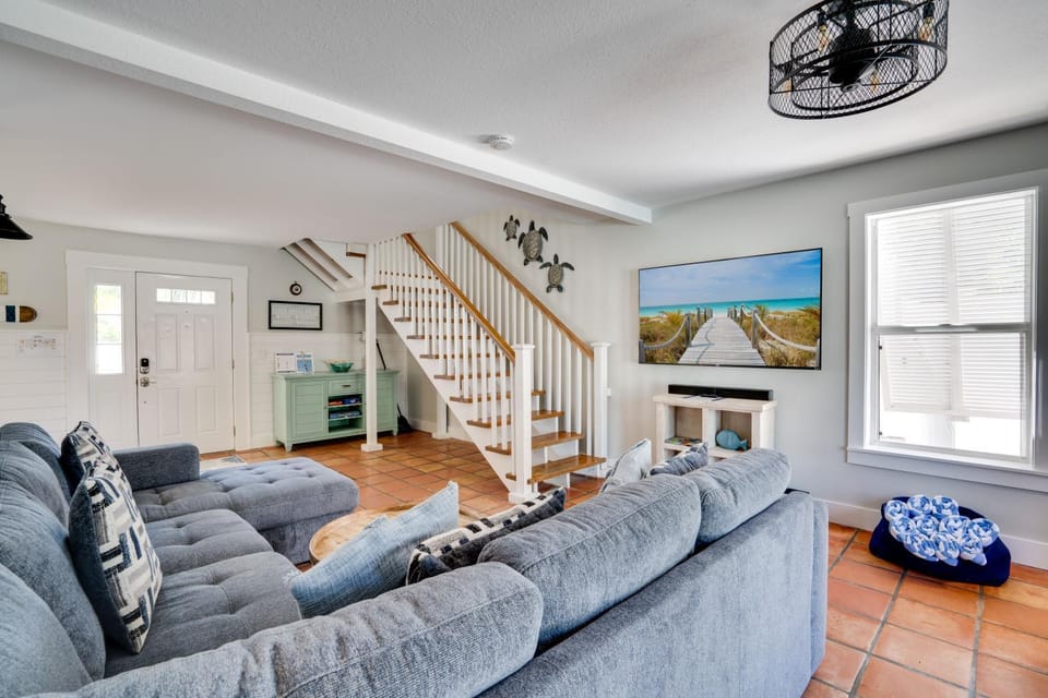 Large Heated Pool with Entertainment Room for the Family House in Holmes Beach