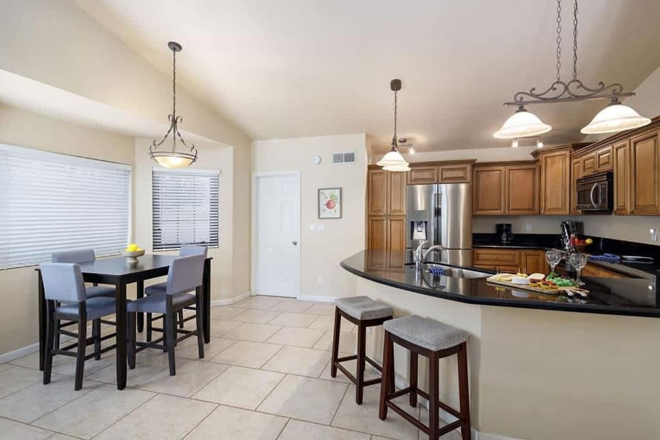 Scottsdale Classic- Pool Heat Available - Fire pit House in Scottsdale