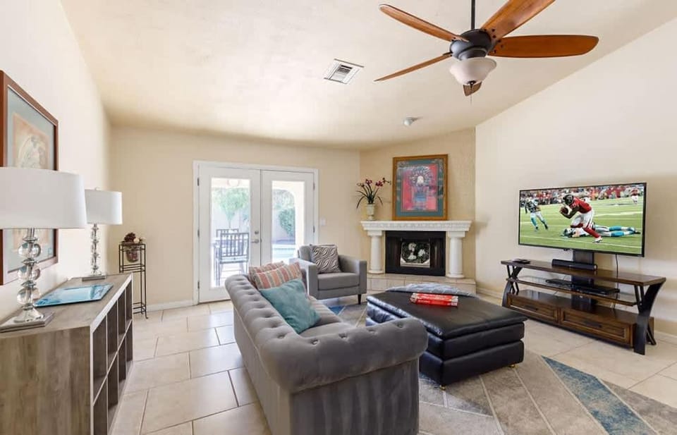 Scottsdale Classic- Pool Heat Available - Fire pit House in Scottsdale
